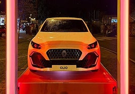 Renault Vidal de la Peña ilumina la Navidad en Cartes con una exposición única de innovación, historia y sostenibilidad