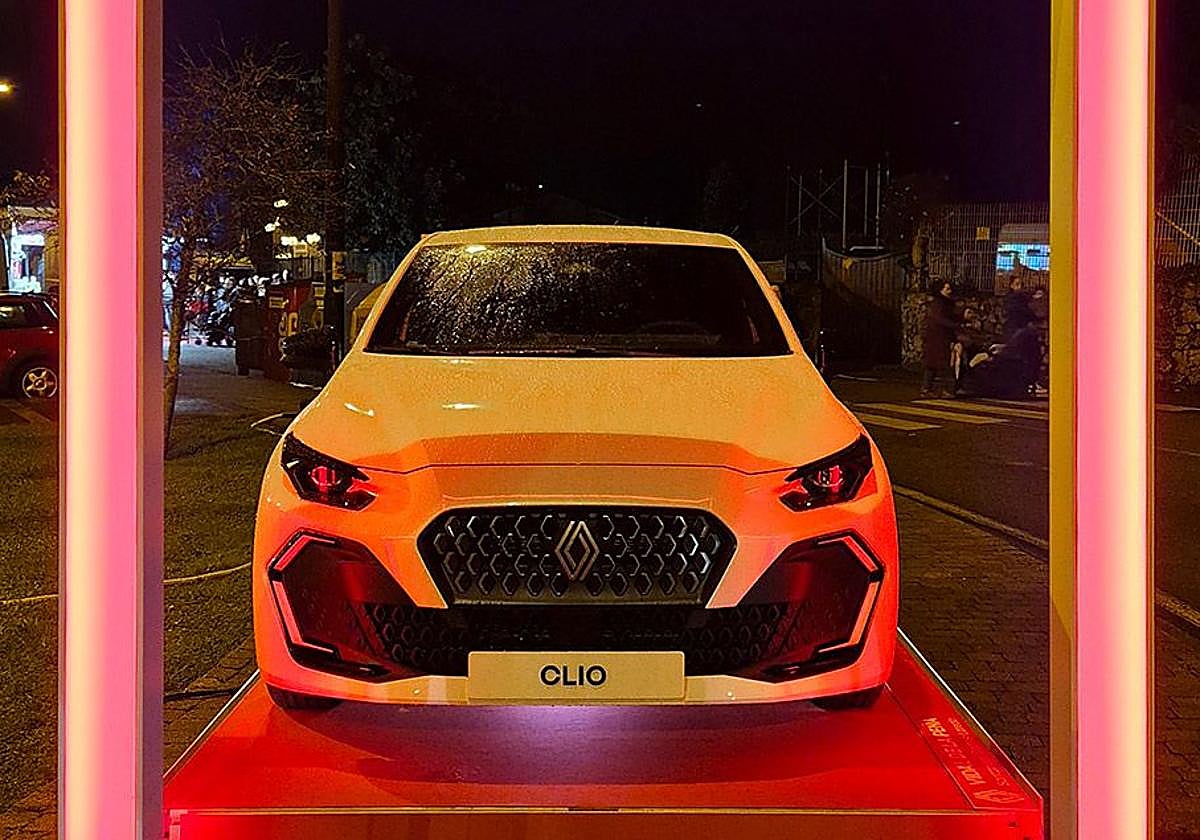 Renault Vidal de la Peña ilumina la Navidad en Cartes con una exposición única de innovación, historia y sostenibilidad