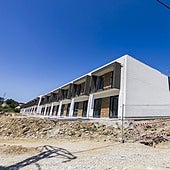 Urbanización en construcción junto a la Torre de Alvarado de Heras.