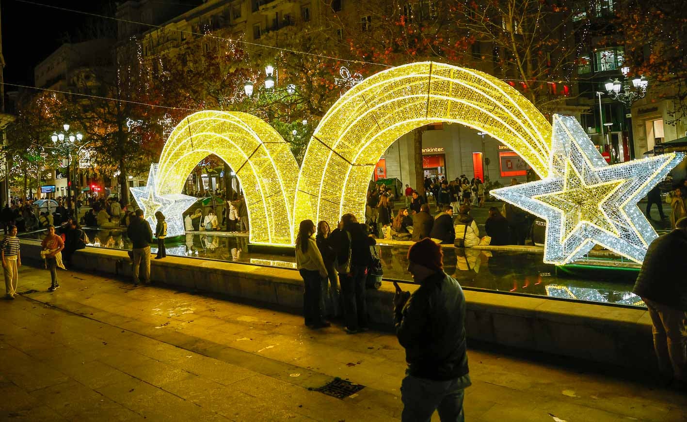 Iluminación en la plaza de la Catedral.