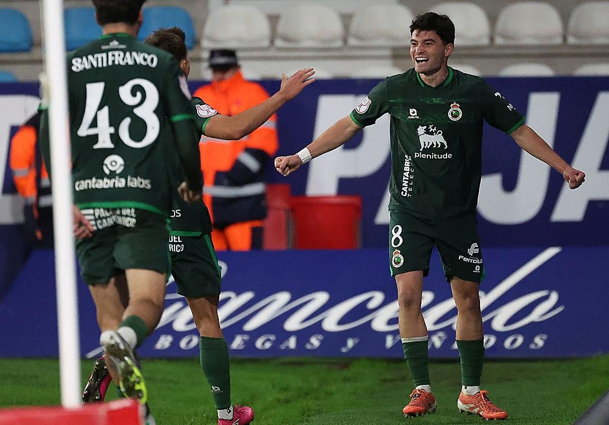 Aldasoro celebra el gol del triunfo en Ponferrada junto a Yeray y Santi Franco.