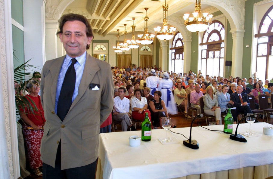 El escritor intervino en las actividades de los Baños de Ola, en el 2002.