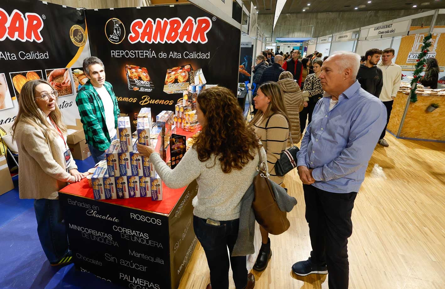 Puesto de corbatas de Unquera en uno de los expositores