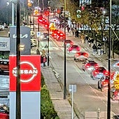 Hilera de coches en la carretera nacional (N-611), este sábado, en Cartes. DM