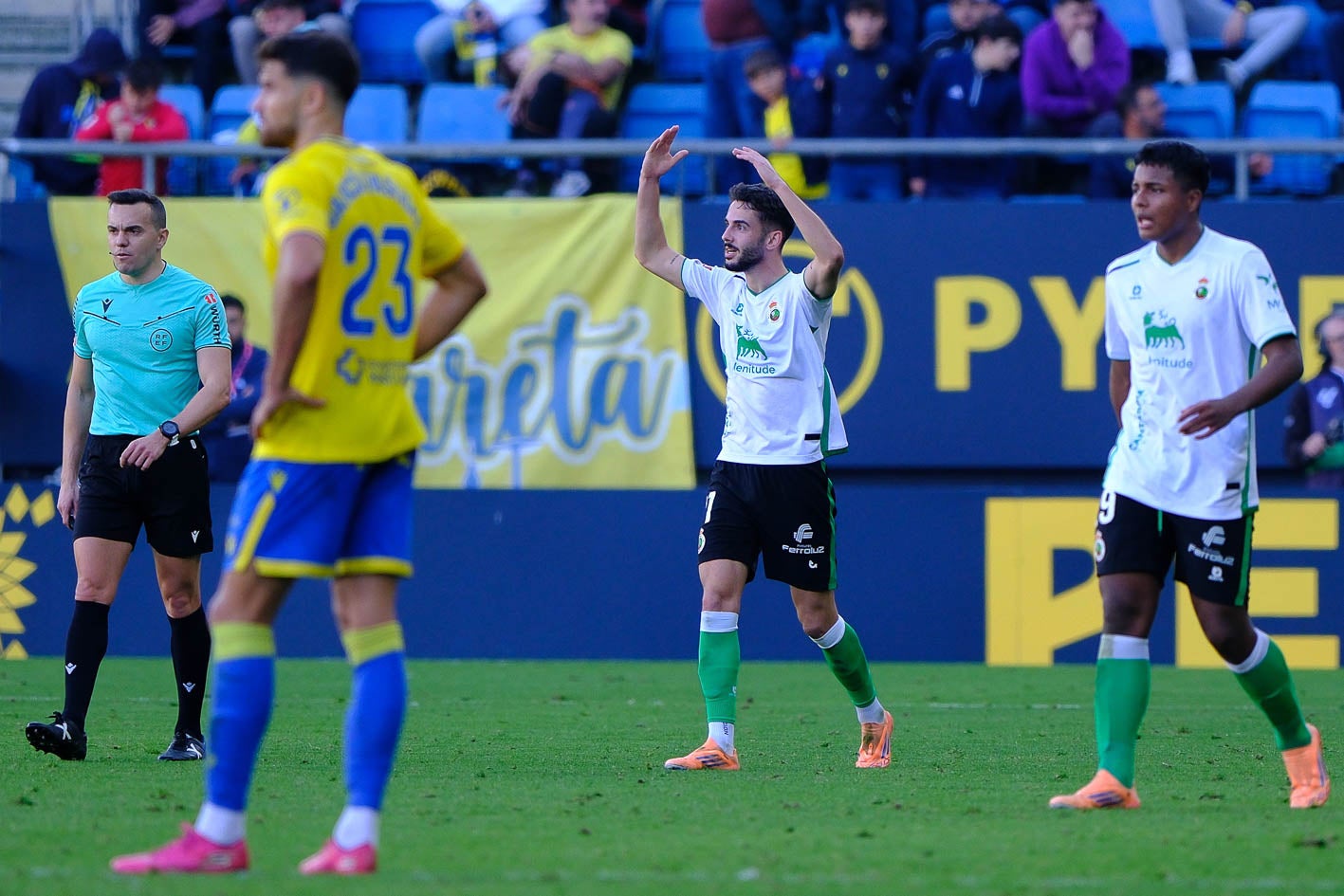 Andrés Martín se lamenta tras una decisión arbitral 