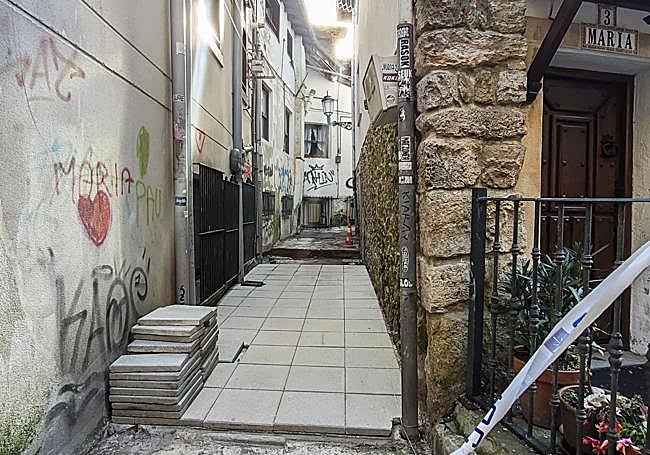 Trabajos de nueva pavimentación en el callejón Ronda.