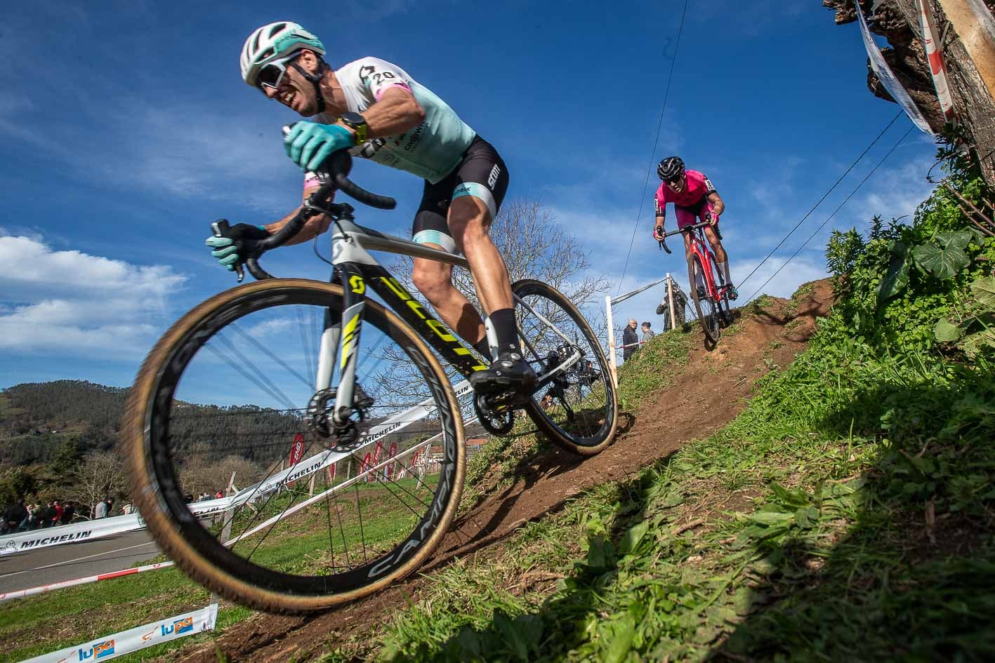 José Luis Blanco (20), en uno de los descensos.