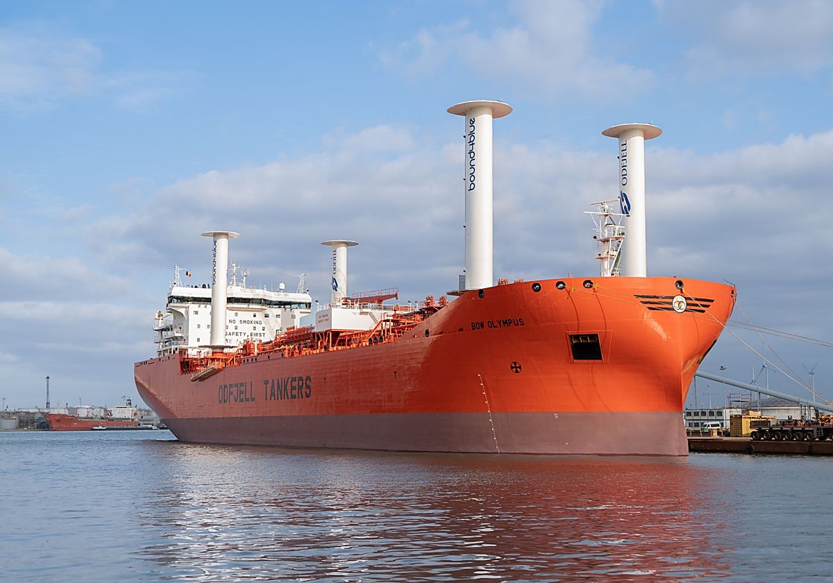 Velas rígidas de Bound4blue instaladas en uno de sus proyectos navales.