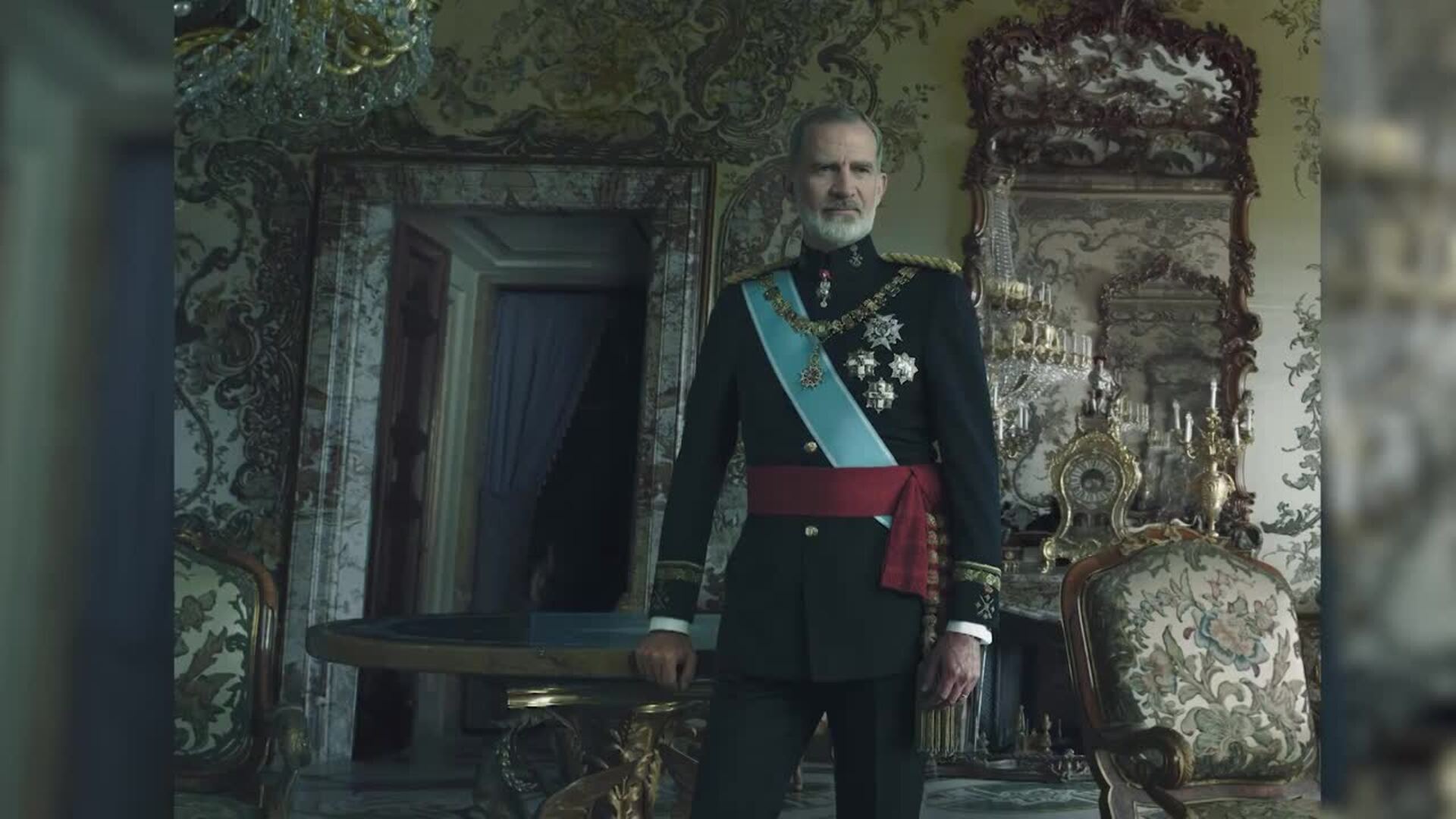 La Reina Letizia, impecable, visita junto al Rey Felipe sus retratos de Annie Leibovitz