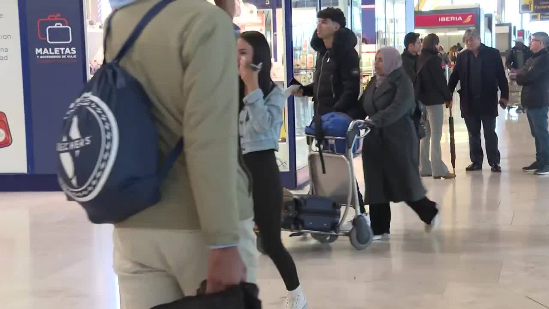 Viajeros comienzan las vacaciones de Semana Santa desde el aeropuerto de Barajas