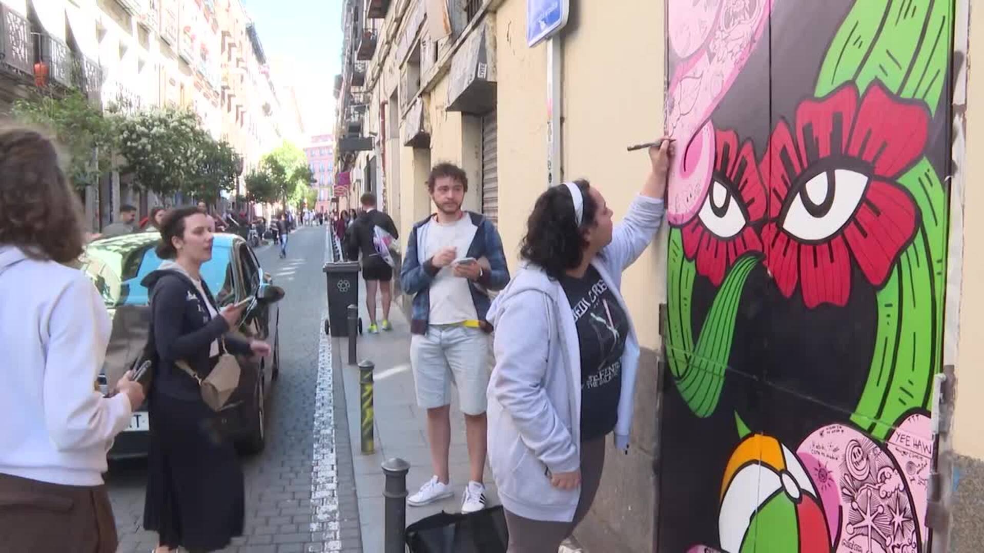 'Pinta Malasaña' tiñe Madrid de color con el arte urbano de 100 artistas
