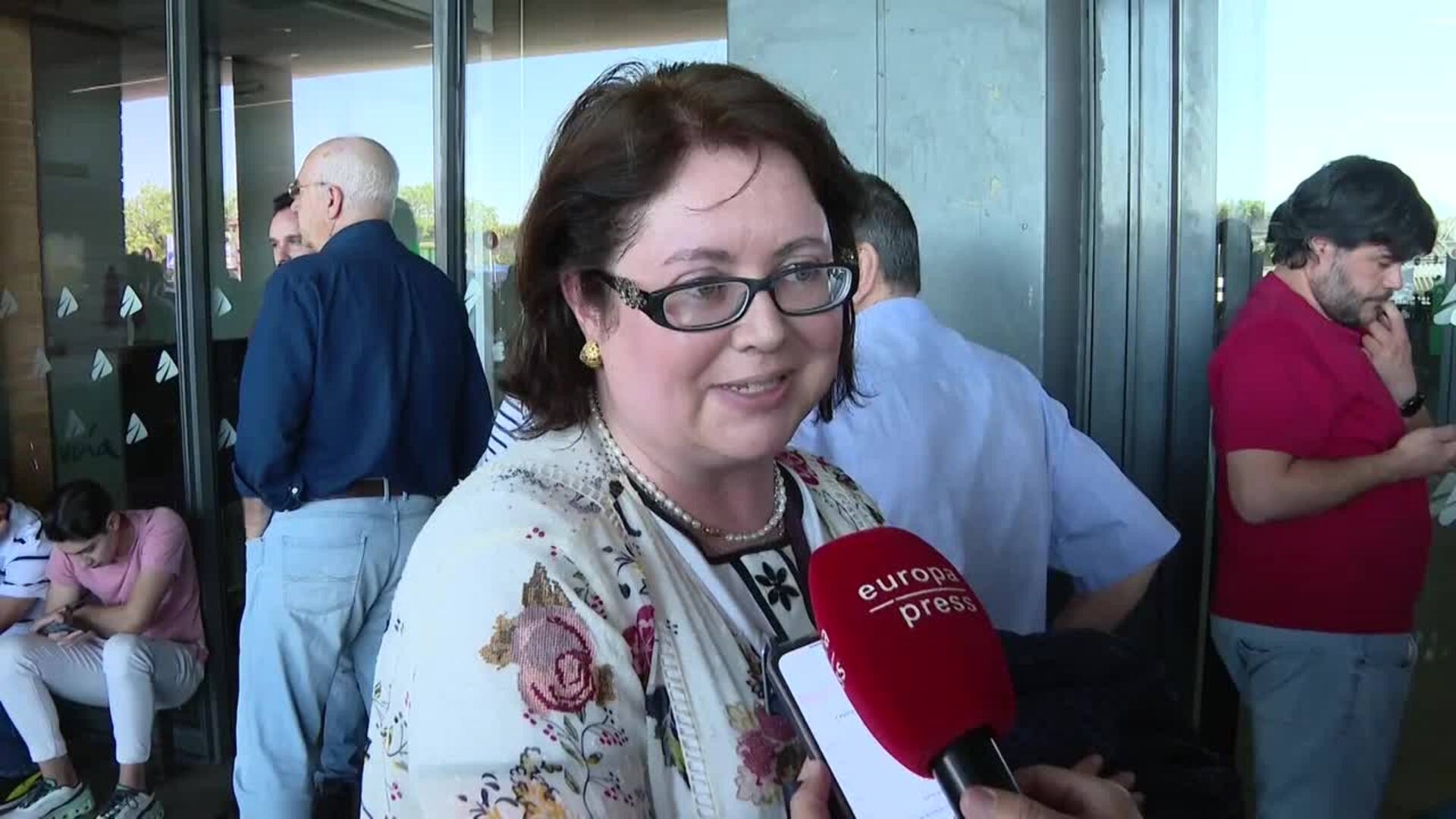Usuarios de tren lamentan la falta de información tras el apagón: "Vaya caos"