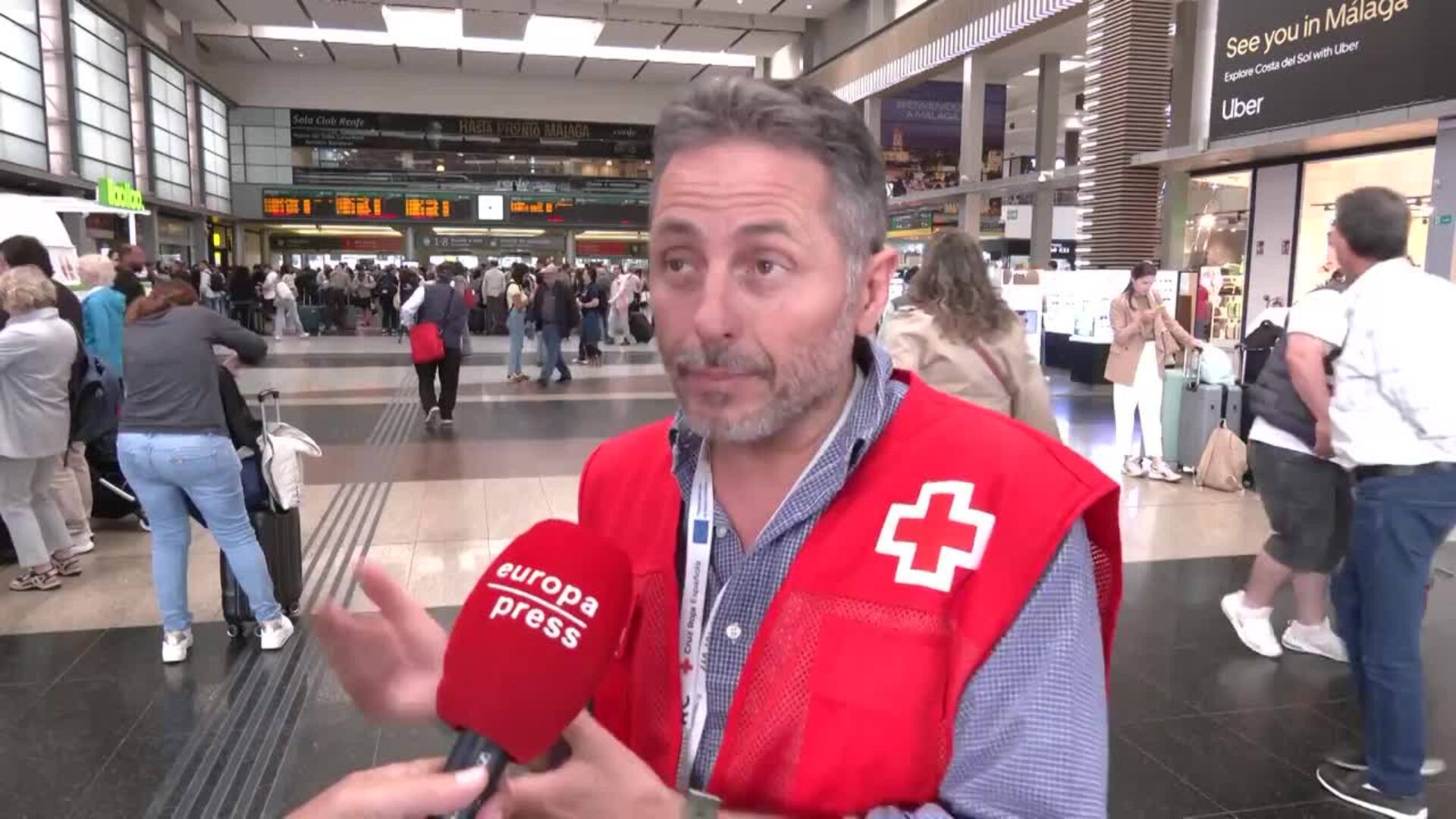 Cruz Roja atiende a 160 personas en la estación de tren de Málaga por el apagón