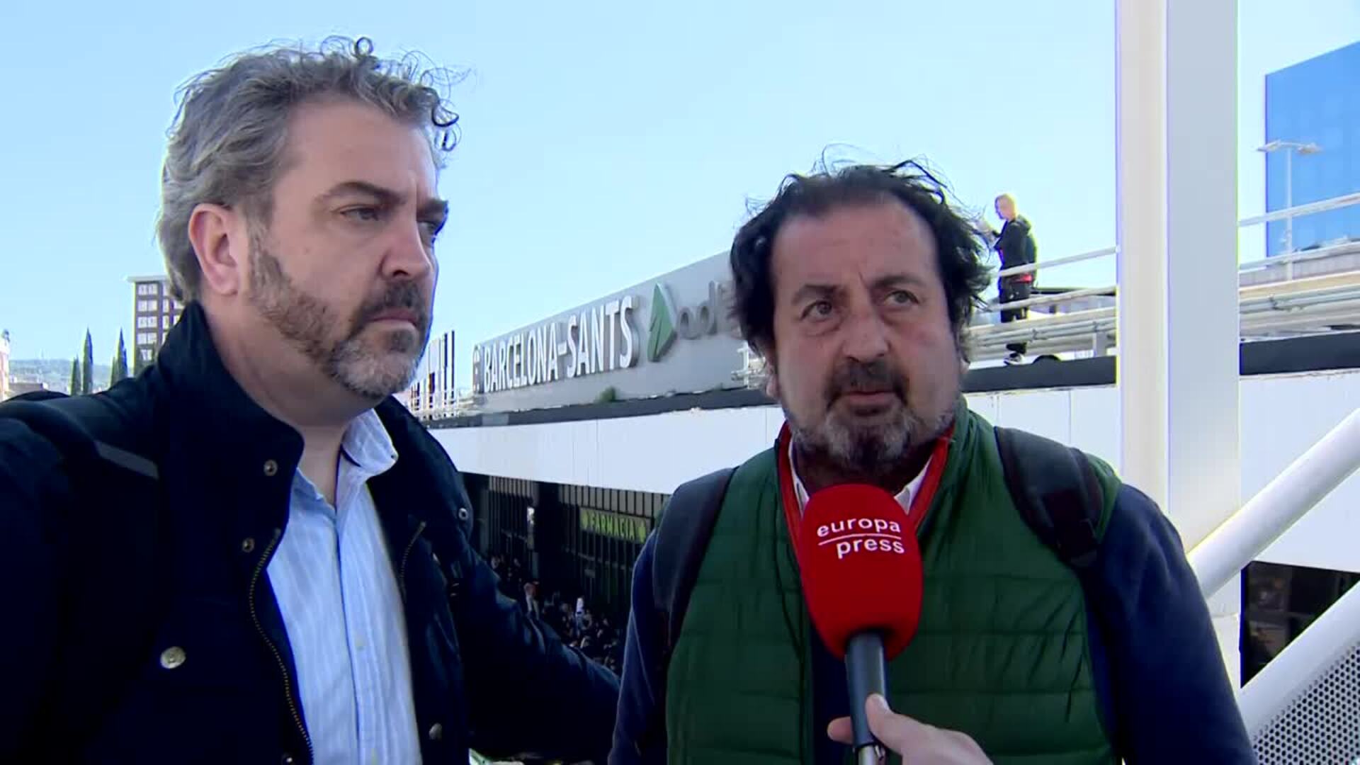 La estación de Sants acumula centenares de pasajeros que no pueden coger sus trenes