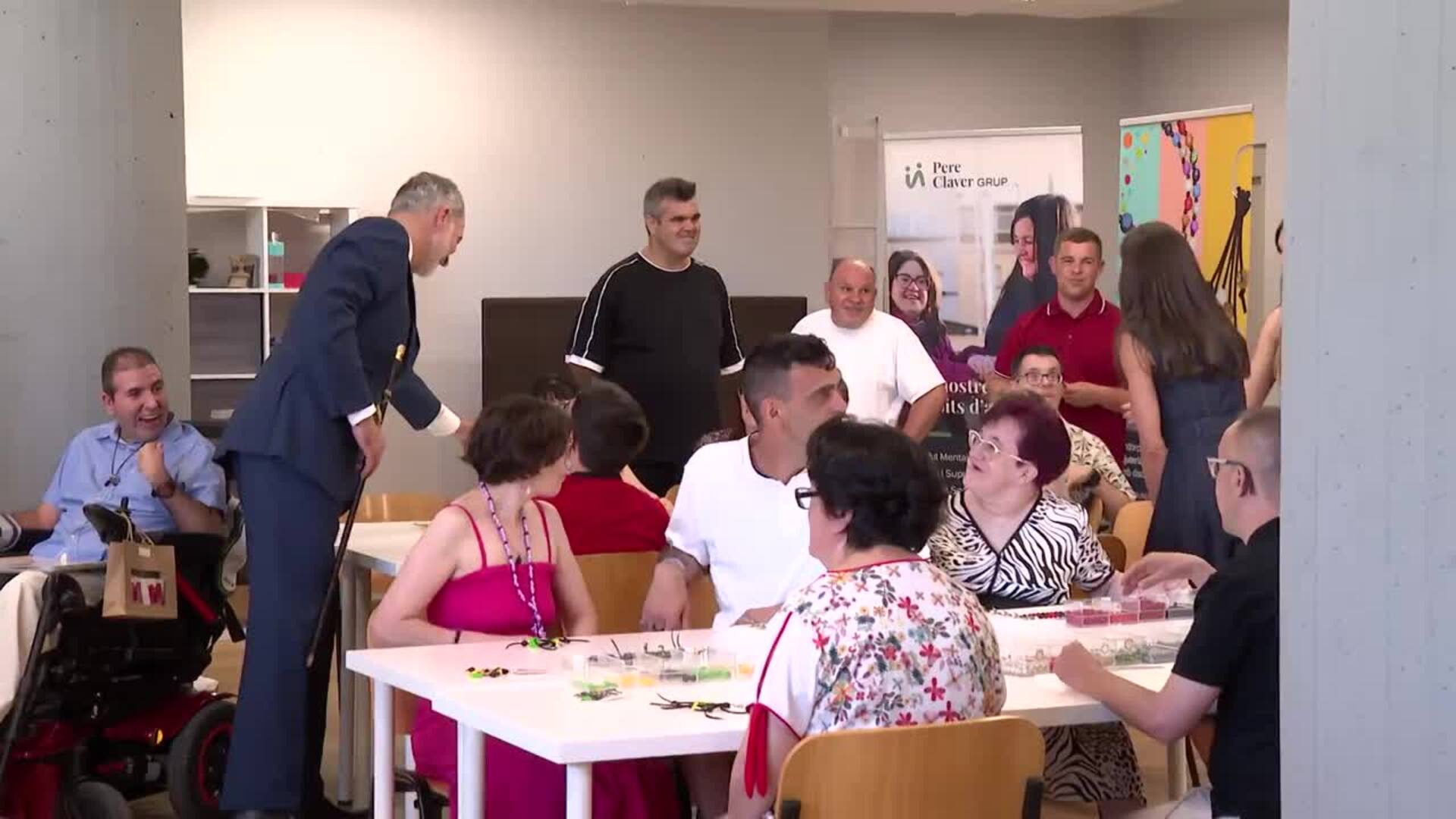 Los Reyes pasean por Badia del Vallès para celebrar el 50 aniversario de su fundación