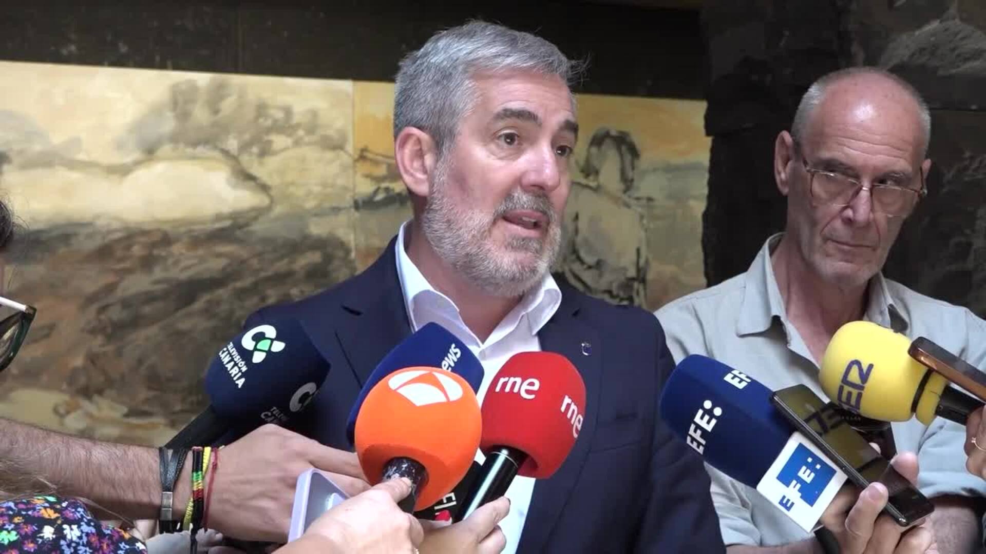 Clavijo ve "indecente" que las CCAA no colaboren con los menores migrantes