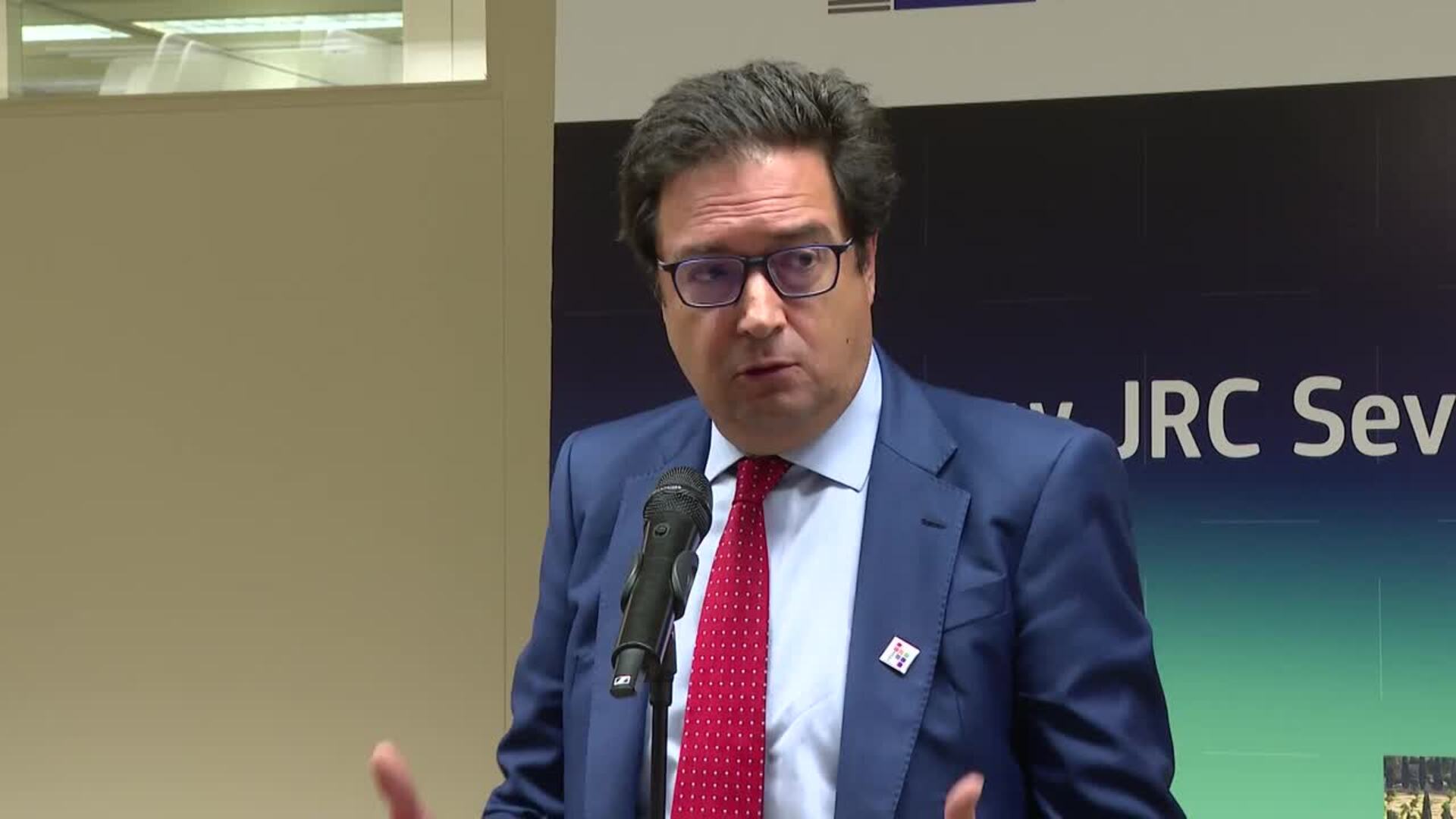 Óscar López cree que Sánchez "debe continuar" y que "nadie está al margen" de la corrupción