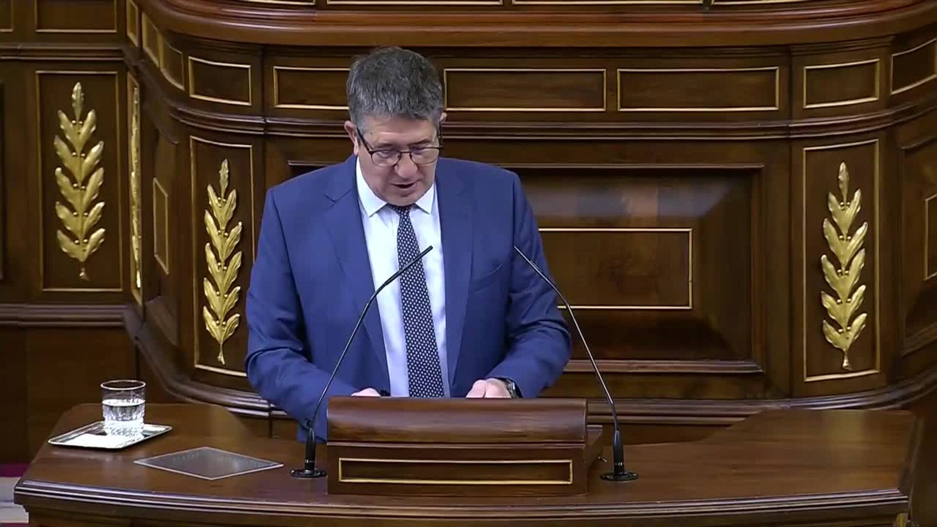 López reivindica el compromiso del PSOE frente a la corrupción y acusa al PP de "alimentarla"