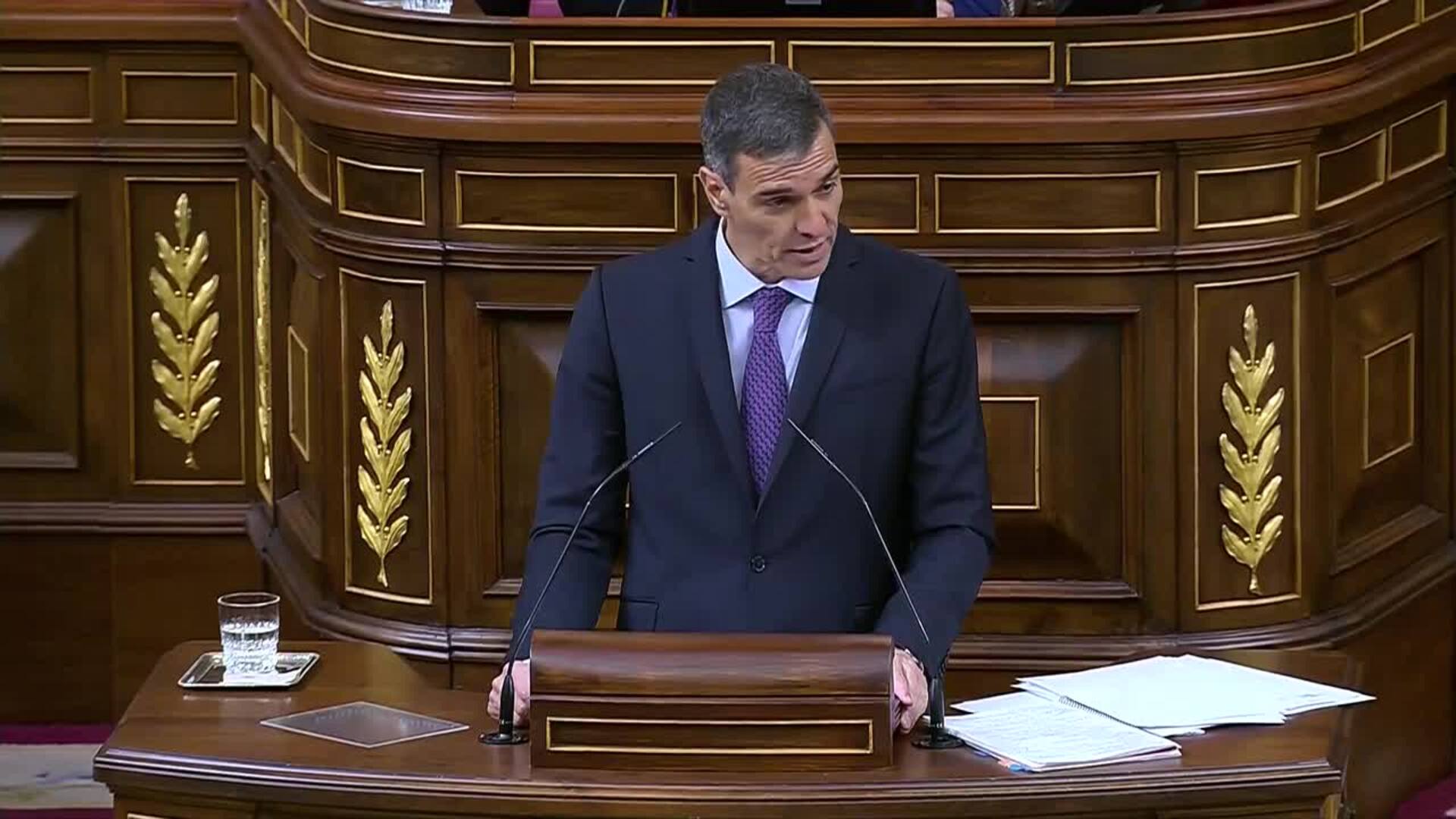 Sánchez acusa a Feijóo de proponer una "Cláusula Quirón" para "salvar al novio de Ayuso"