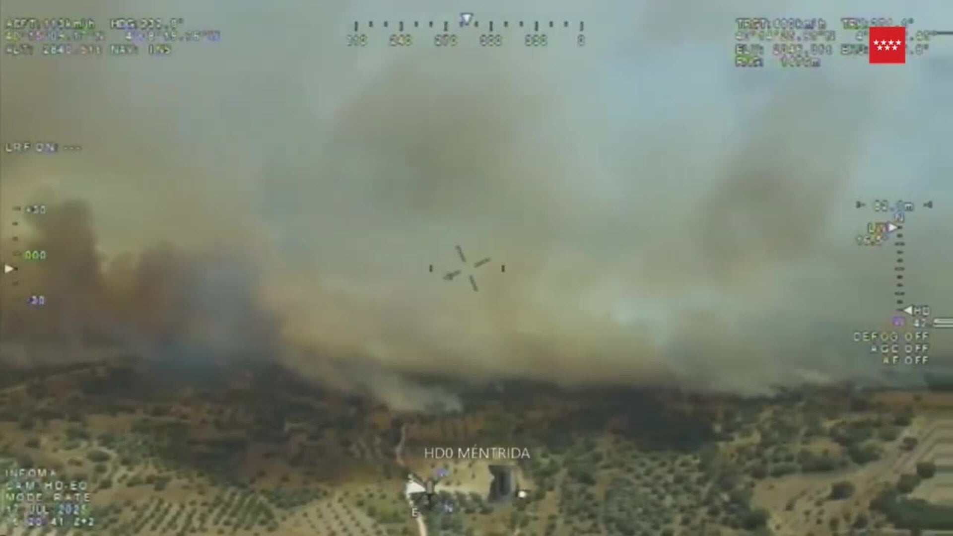 El humo del incendio de Méntrida (Toledo) tiñe los cielos de parte de la Comunidad de Madrid