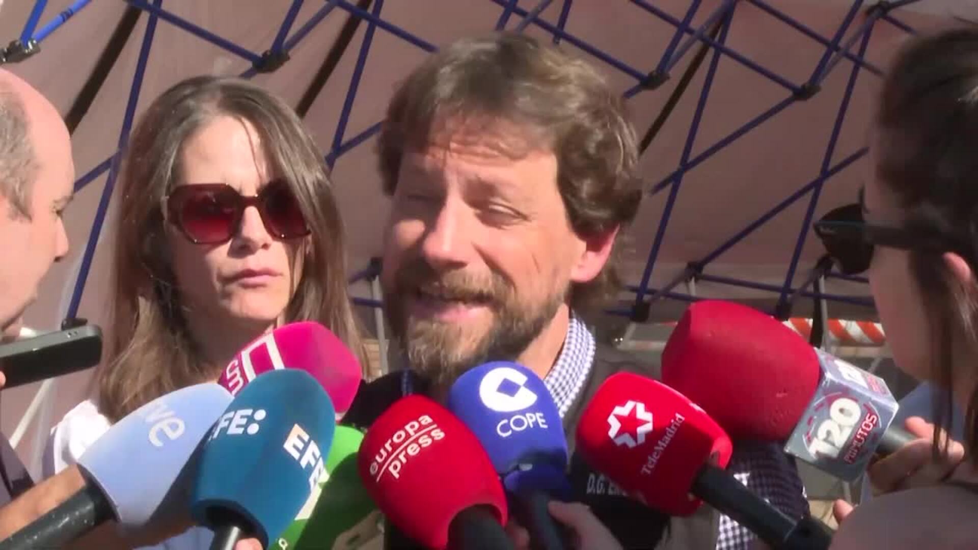 El viento amenaza con complicar el incendio de Méntrida (Toledo) a partir del mediodía