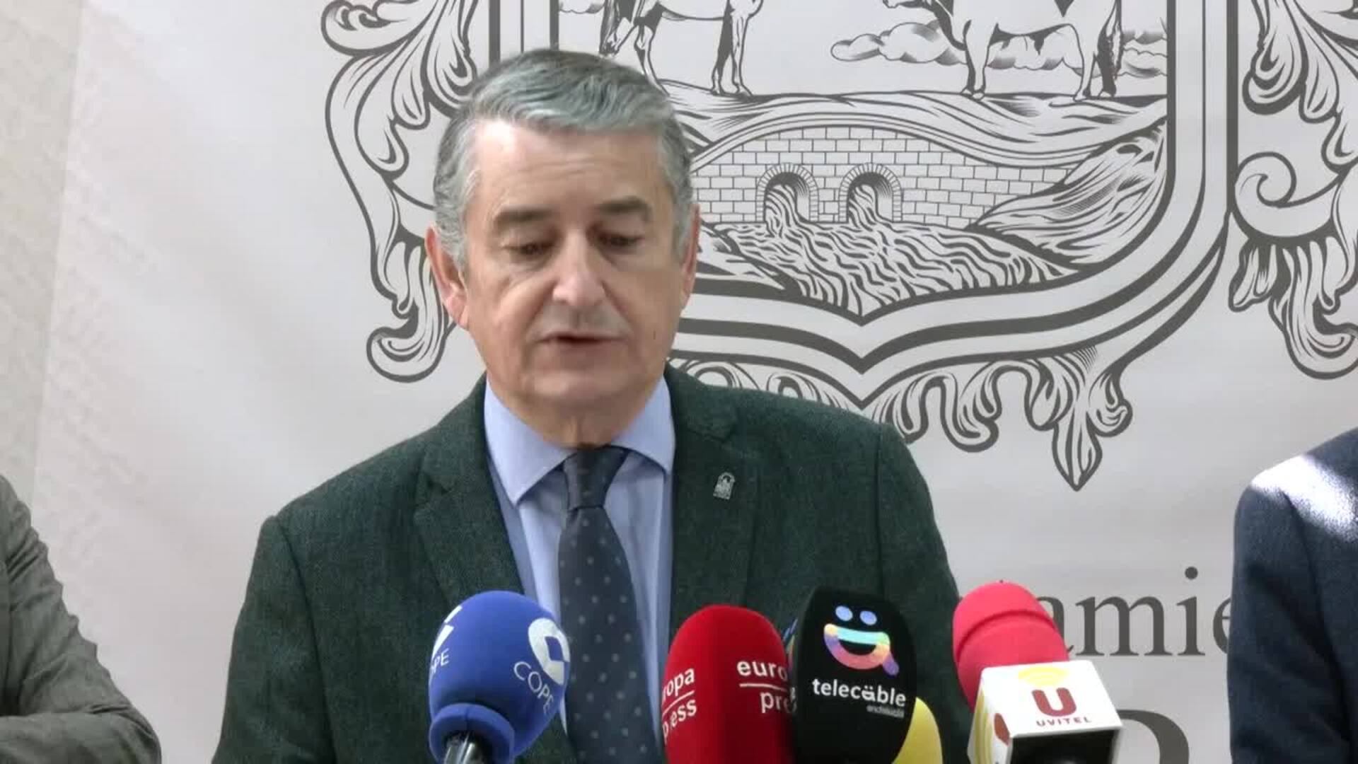 Sanz anuncia que el Hospital de Utrera (Sevilla) estará adscrito al Virgen del Rocío en 2026