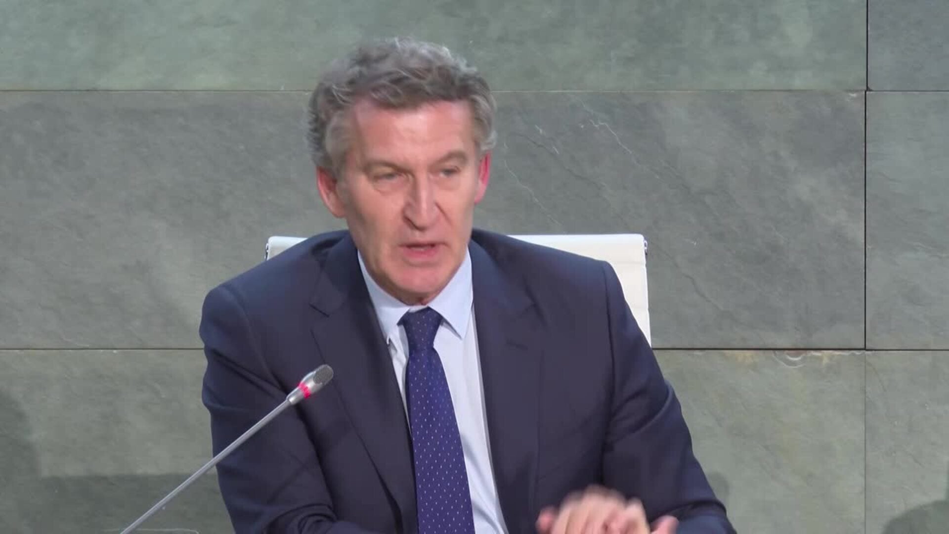 Feijóo dice que "cualquier Gobierno decente caería" tras negociar "con un terrorista"