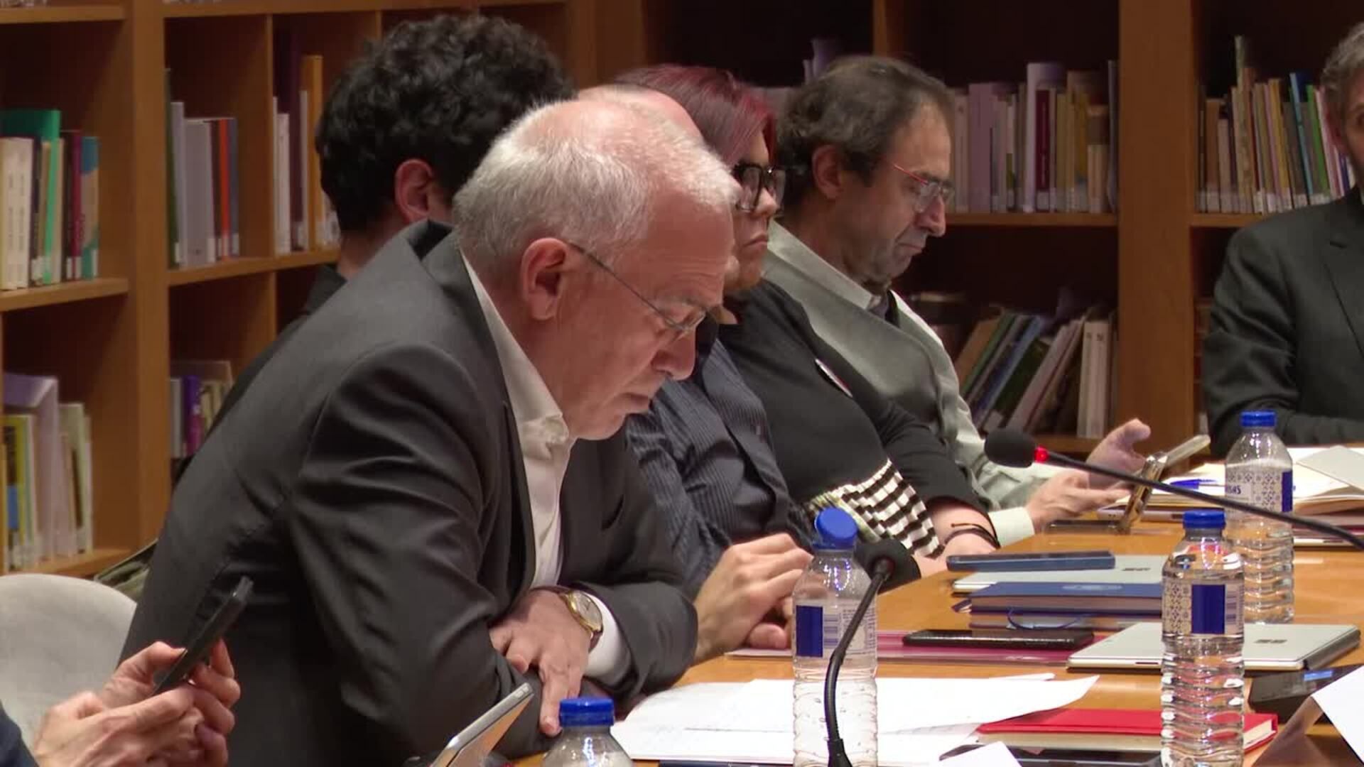 PP y no adscritas, con el apoyo del PSOE, condenan las protestas de la CIG ante la sede popular