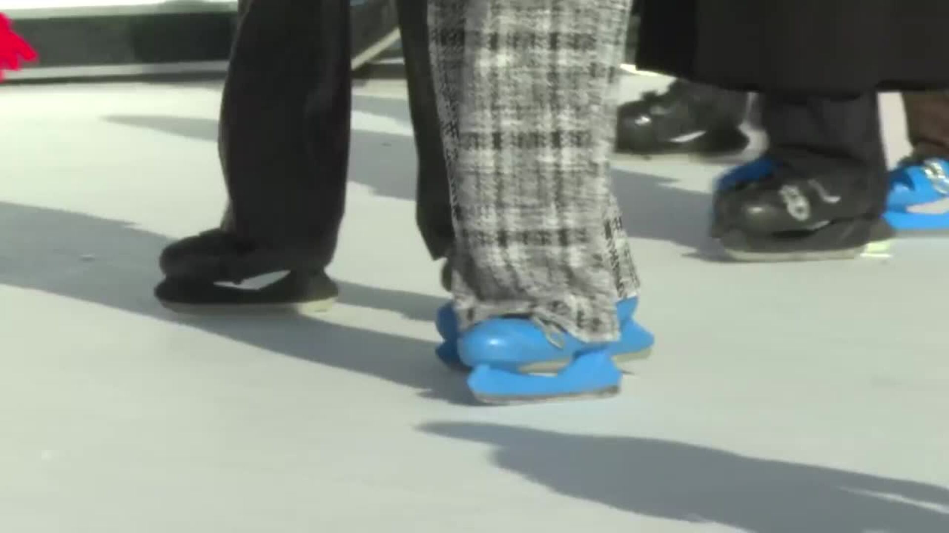 Pista de hielo de Colón se convierte en el plan favorito para los más pequeños estas Navidades