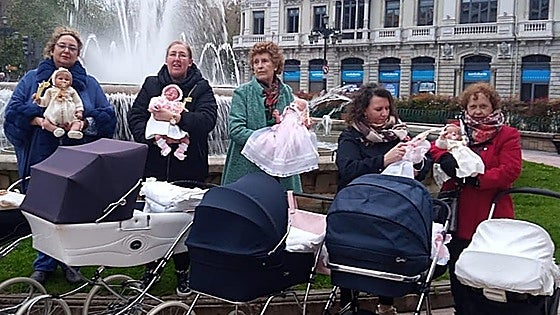 Quedadas para pasear bebés... de silicona (que pueden llegar a costar 20.000 euros)