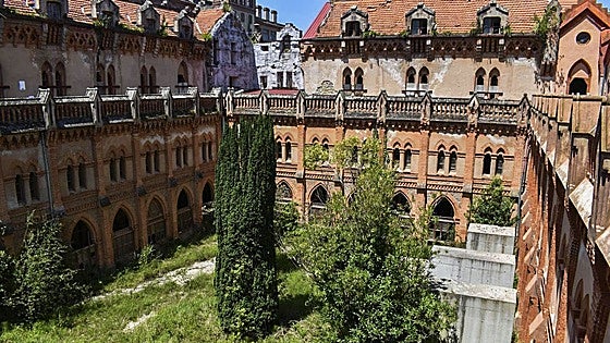 Así se encuentra el claustro oeste del Seminario Mayor de Comillas