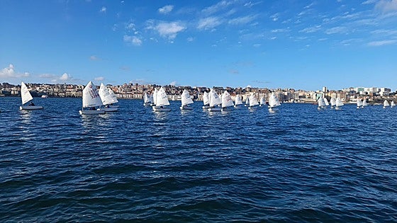 Fernando Alonso-Villalobos e Irene Ramos, campeones de Cantabria de optimist
