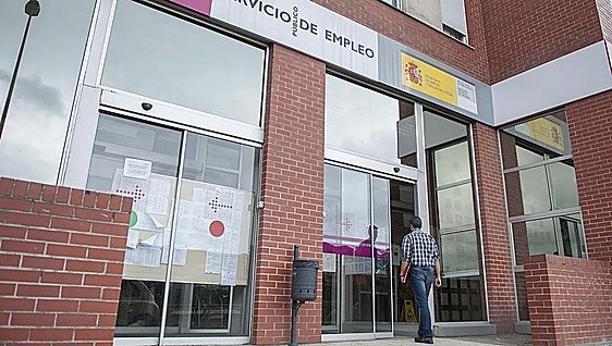 Los sindicatos denuncian que Cantabria se ha instalado en el vagón de cola del empleo en España