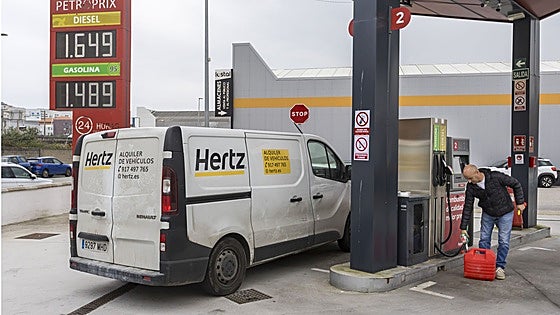 El combustible en Cantabria sigue más caro que antes de la guerra en Irán pese a la rebaja del IVA