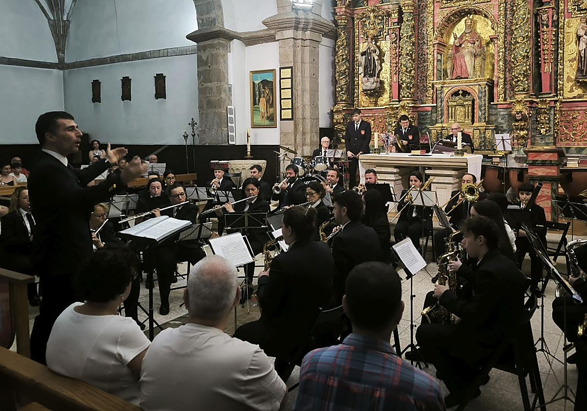 Momento en el que la Banda Municipal de Ramales interpretó el pasodoble Bellas Artes.