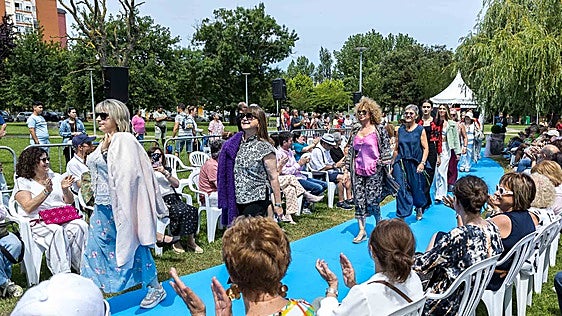 Moda y solidaridad al aire libre en Santander