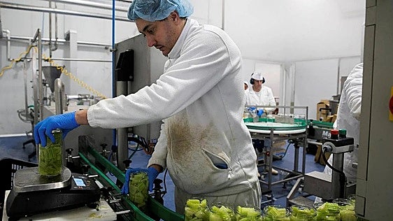 El coste laboral en el segundo trimestre en Cantabria subió un 3,4% interanual
