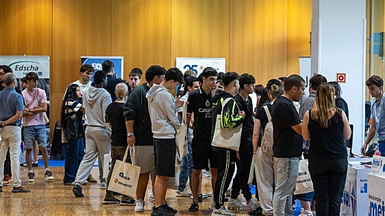 La Feria de Empleo del Metal reúne a cerca de 1.500 personas
