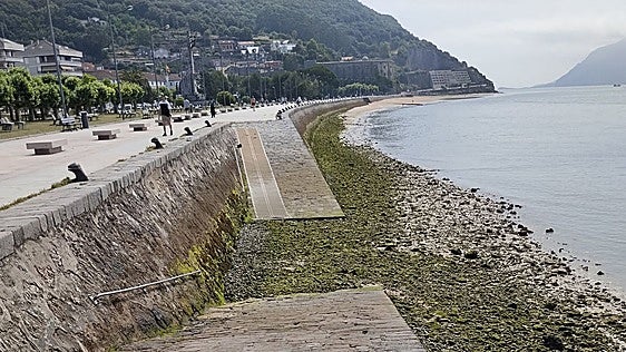 El PSOE de Santoña pide  un movimiento de arena «urgente» ante el deterioro de la playa de San Martín