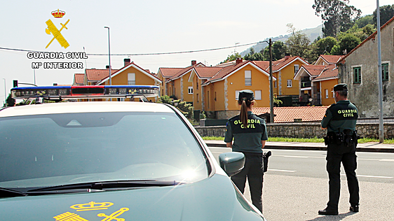 La Guardia Civil detiene a una mujer por robar con violencia el móvil a una menor en Bezana