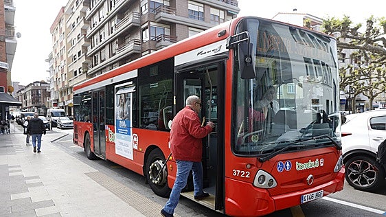 La vieja flota del Torrebús, camino del chatarrero por 300 euros cada vehículo