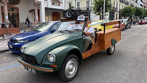 Los hippies laredanos se quitan la peluca