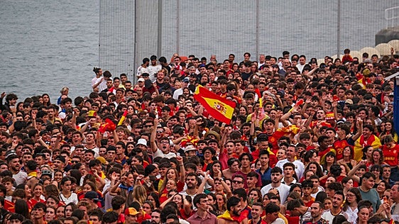 Santander sale a la calle para ver a España