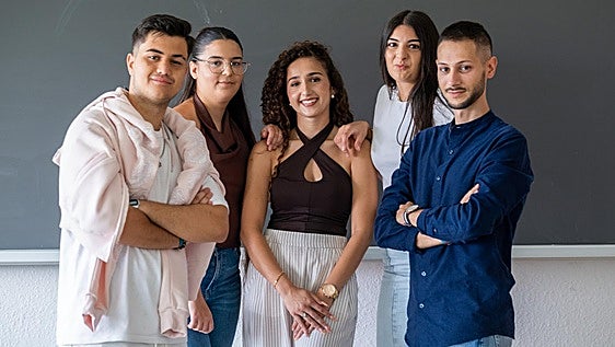 Los jóvenes gitanos de Cantabria se abren paso en las aulas de FP y la universidad