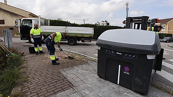 La renovación de los 4.000 contenedores de Santander arranca en Peñacastillo y San Román