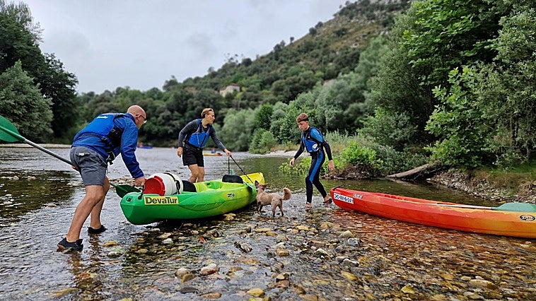 Hoy nos subimos a una canoa