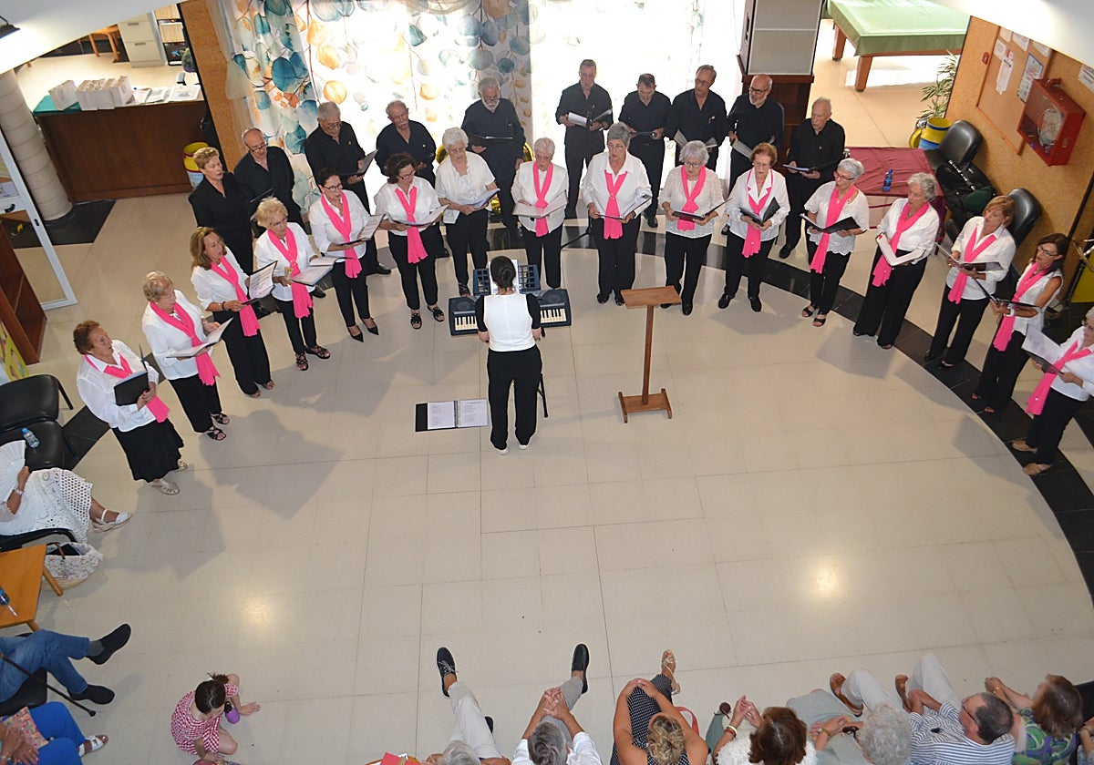 El centro social de mayores de Suances celebra su 30 aniversario