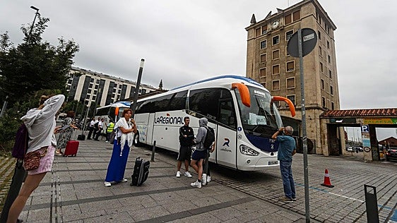 Los viajeros del tren Santander-Madrid harán transbordos en autobús desde el 19 de agosto