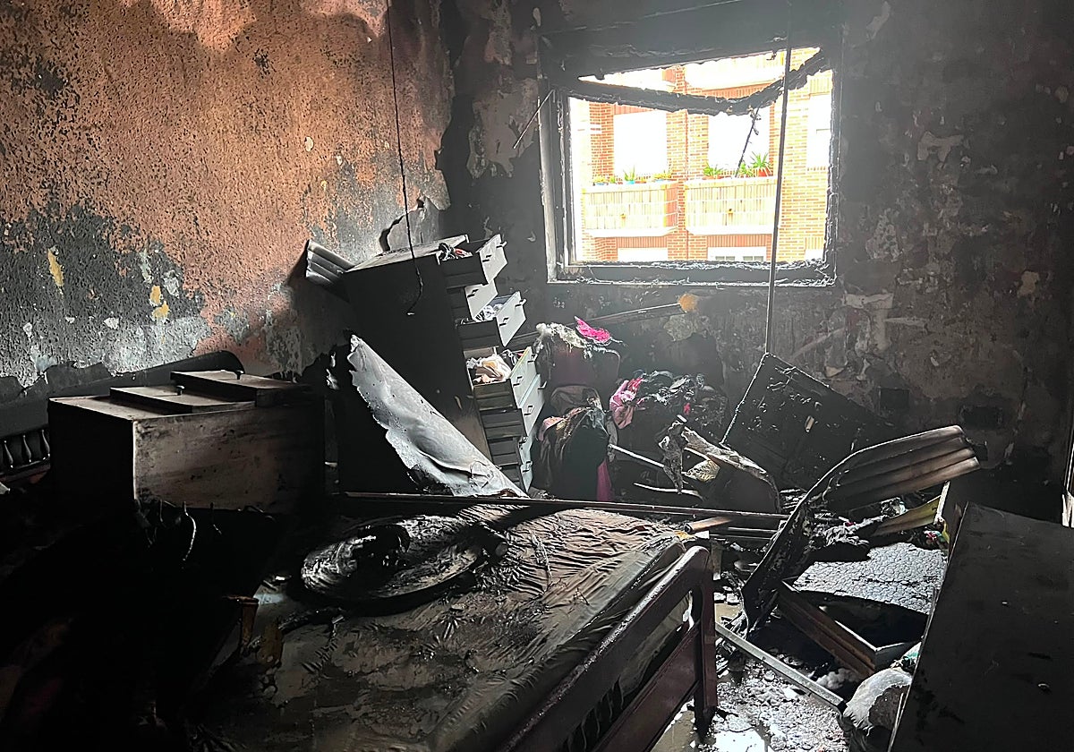 Un incendio obliga a desalojar dos edificios en Torrelavega y deja un perro muerto