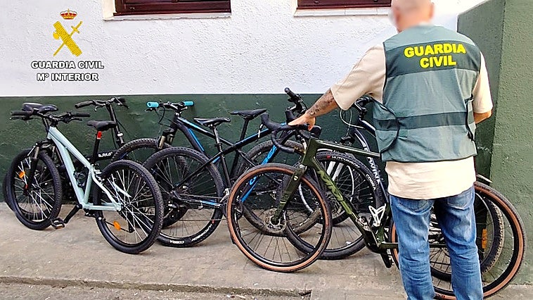 La Guardia Civil recupera siete bicicletas robadas en garajes de Laredo
